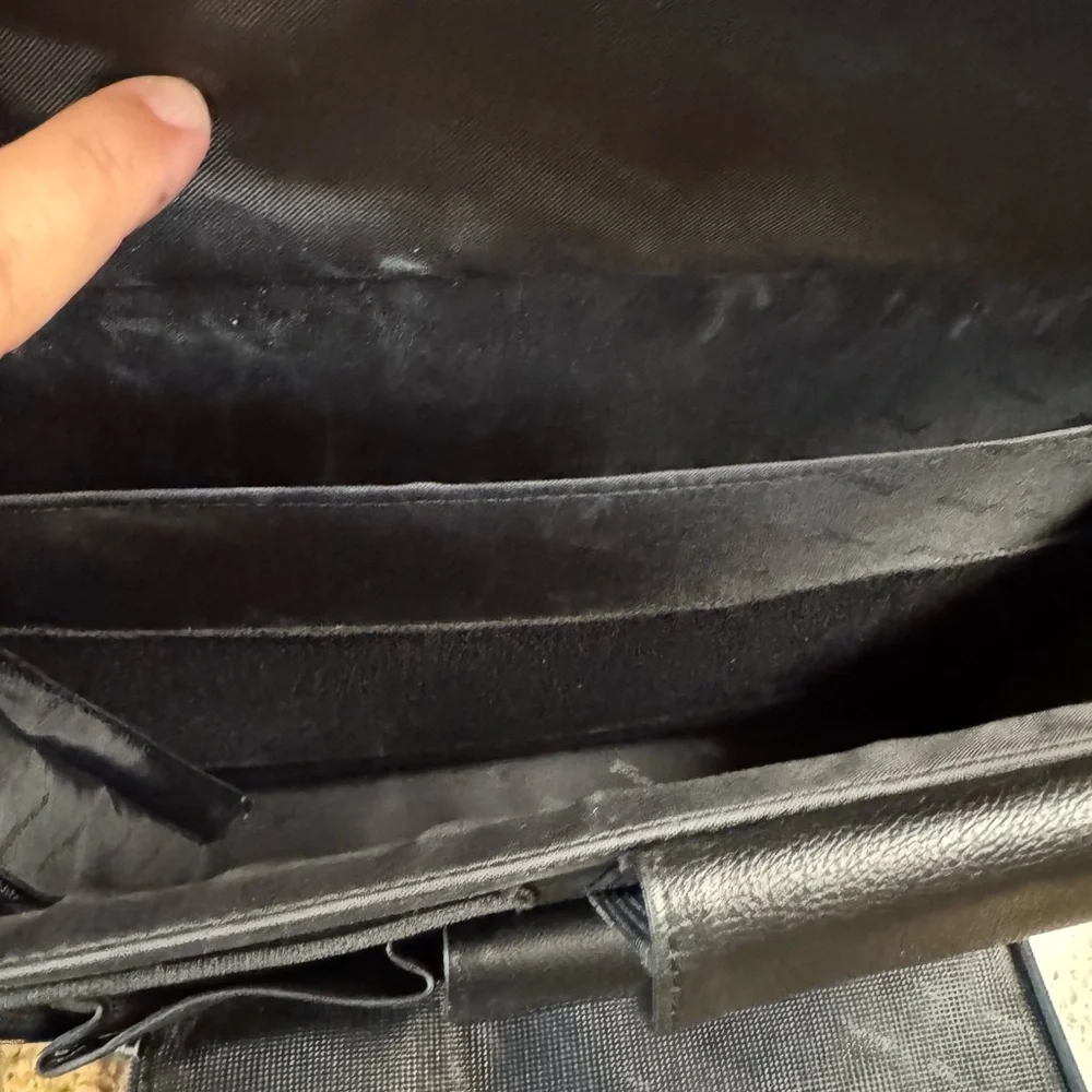 Nice High End Targus Black Leather Men's Briefcase Laptop Shoulder Carry On Bag